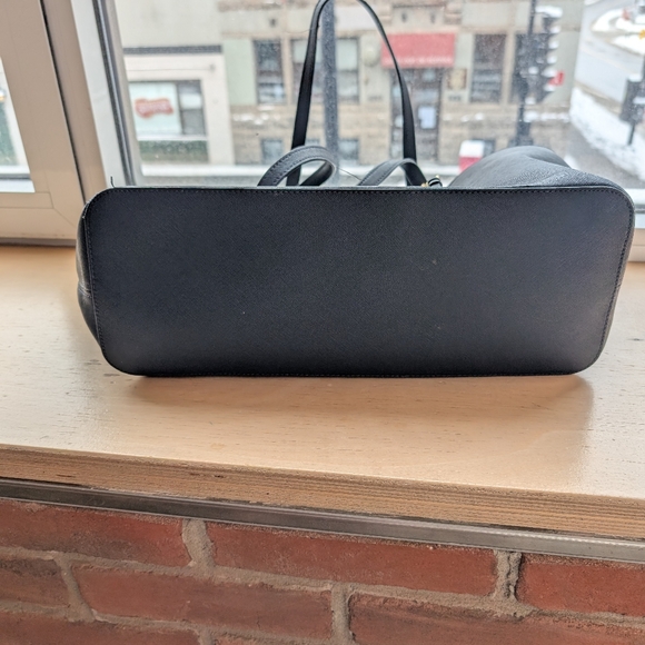 Michael Kors Jet Set Tote - Picture 8 of 10